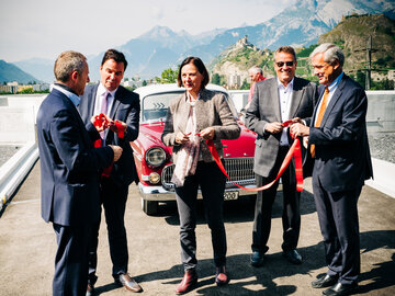 Von links nach rechts: Prof. Eric Bonvin, Generaldirektor des Spital Wallis, Philippe Varone, Stadtpräsident von Sitten und Verwaltungsratspräsident von ESR (énergies sion région), Esther Waeber-Kalbermatten, Staatsrätin und Vorsteherin des Walliser Gesundheitsdepartements, Pascal Bruchez, Leiter strategische Projekte des Spital Wallis, Prof. Dominique Arlettaz, Verwaltungsratspräsident des Spital Wallis.